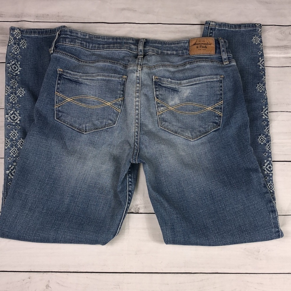 Abercrombie & Fitch Blue Jeans Embroidered Size 28 - Picture 2 of 10